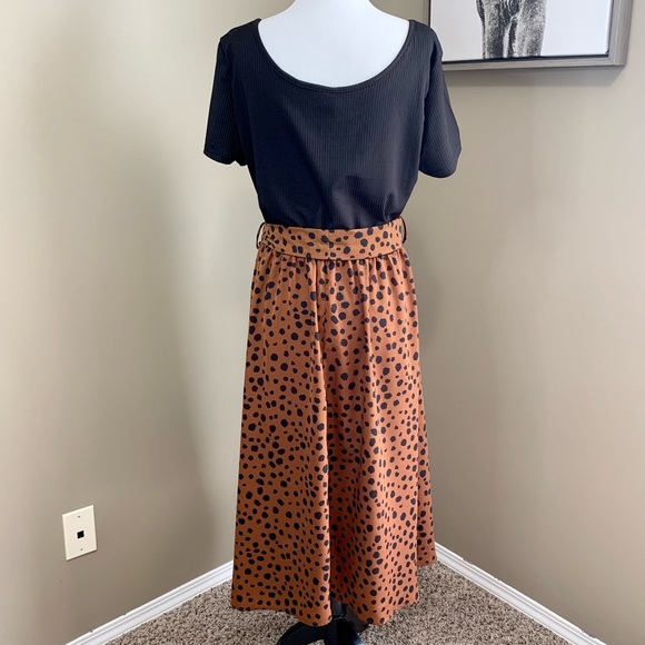 NWOT Dalmatian Print Short Sleeve Maxi Dress with belt - Picture 7 of 12